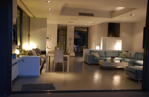 Loutraki Villa | Beach Front Villa in Loutraki