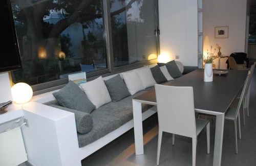 Loutraki Villa | Beach Front Villa in Loutraki