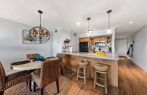 Kiawah Island Villa | Beach Front w/Beautiful Sunsets! Walk to Pools! Amenity Cards! Dog Friendly!