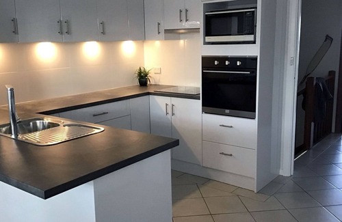 Victor Harbor House | Beach Front with Amazing Ocean Views