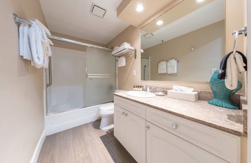 Townsite Hotel | Beach Getaway Awaits! Studio w/Kitchenette & Balcony