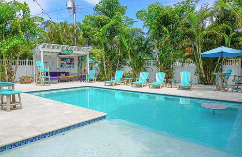 Indian Rocks Beach House | Beach, golf cart, pool and pickleball at Oasis