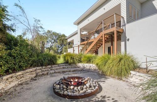 Broadwater House | Beach Haven - A Year-Round Retreat by the Sea