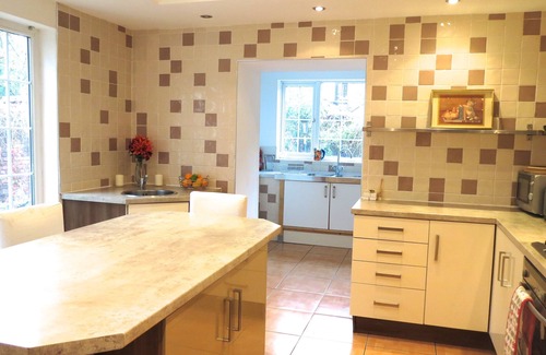 Waterloo House | Beach House Crosby Bay Large spacious house sleeps 18