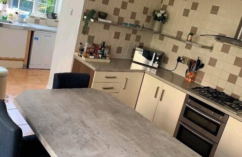 Waterloo House | Beach House Crosby Bay Large spacious house sleeps 18