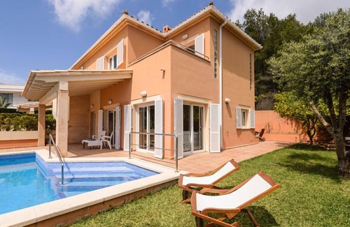 Alcanada Villa | BEACH HOUSE WITH PRIVATE POOL AND GARDEN
