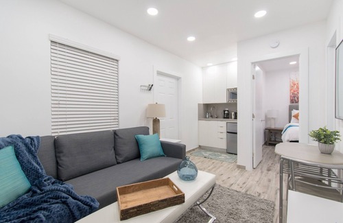 Hollywood Apartment | Beach Inn by DesignedVR