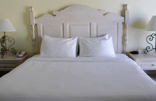 Bostroms Resort | Beach is Calling! 2 Serene Units, Surfing, Pool, Close to Daytona 500 Experience