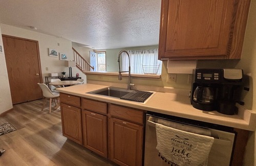 Downtown Kenosha Villa | Beach Lake Michigan King Bed Pet Friendly