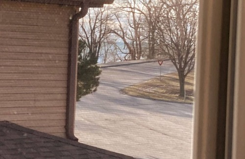 Downtown Kenosha Villa | Beach Lake Michigan King Bed Pet Friendly