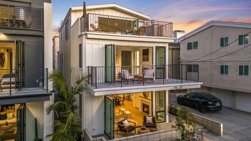 Peninsula House | Beach Paradise - Stunning 3-Story in Long Beach