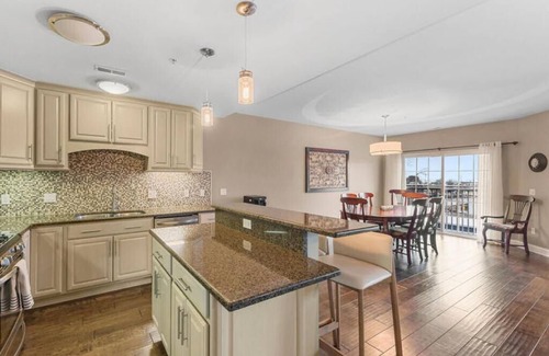 New Buffalo Condo | Beach - Pool - Gym - Walk to Shops & Restaurants | Heart of New Buffalo