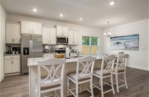 Foley House | Beach - Short Drive - 4 BDR (1K, 3Q); 3 BA; newly constructed house; sleeps 8