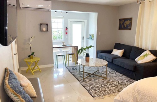 Flagami House | Beach studio w/patio- AC - Free parking & laundry!