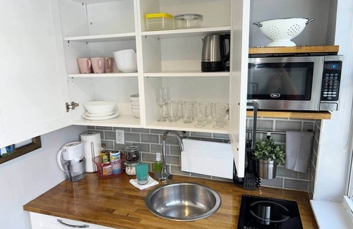 Flagami House | Beach studio w/patio- AC - Free parking & laundry!