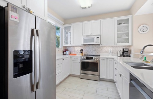 Whitney Beach House | Beach & Tennis Paradise - Cedars East Resort #806 by RVA