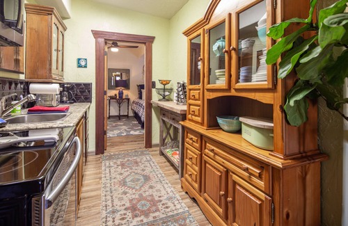 Three Rivers House | Beach to park in 9 min. Most Convenient location to village amenities.