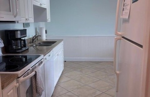 North Litchfield Beach Condo | Beach Vibes 1BR Condo in Litchfield - Pet Friendly