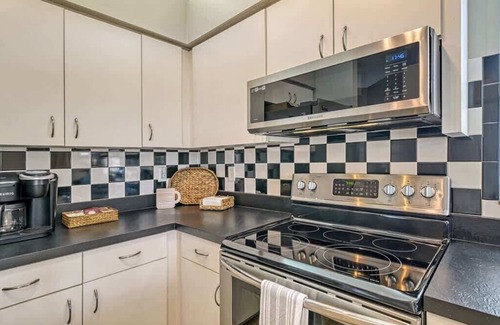 Bradenton House | Beach Vibes Vacation Home w/Heated Pool