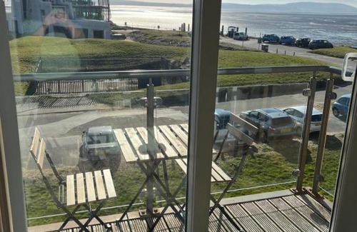 Llanelli Apartment | Beach View Flat on Coastal Path