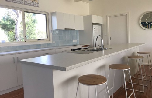 Island Beach House | Beachcomber - family friendly modern home