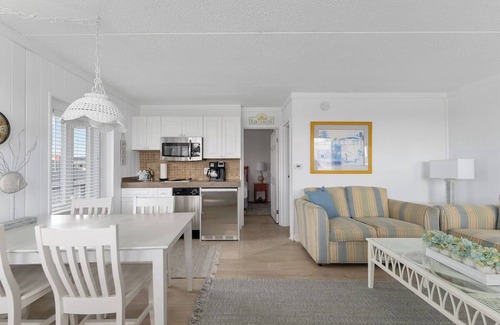 Avalon Resort | Beachcomber Resort 1bedroom Queen suite