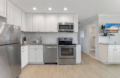 Avalon Resort | Beachcomber Resort 2bedroom/1bath Suite