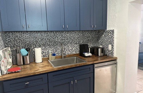 Hollywood South Central Beach Apartment | Beachfront 1BR/1BA/Ocean View Patio and Free Parking