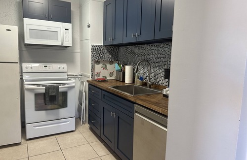 Hollywood South Central Beach Apartment | Beachfront 1BR/1BA/Ocean View Patio and Free Parking