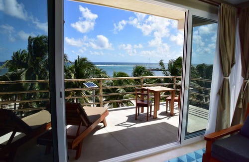 Mahahual Apartment | Beachfront 1BR Apartment w/Terrace & Beach Club