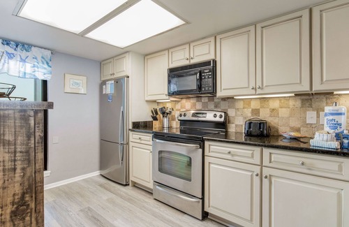 Orange Beach East Condo | Beachfront 2BR Sleeps 7 Pool Boat Parking