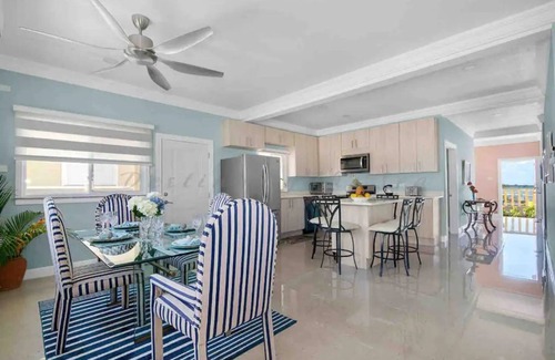 St. Ann's Bay Villa | Beachfront 4 Bedroom Luxury Villa with Pool, Chef, Butler