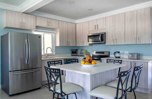 St. Ann's Bay Villa | Beachfront 4 Bedroom Luxury Villa with Pool, Chef, Butler