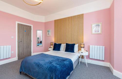 Bare Apartment | Beachfront Apartment 3 Bedrooms Sleeps 7 - Gateway to the Lake District - Newly Refurbished