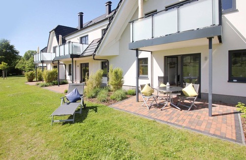 Moenchgut Peninsula Apartment | Beachfront apartment with terrace, use of swimming pool and sauna - Rex Rugia apartment 13-2