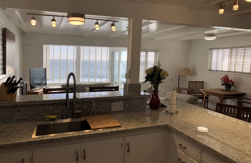 Central Malibu Apartment | Beachfront Apt - Exclusive Malibu Rd.