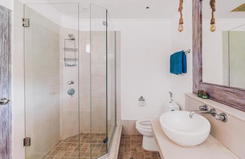 Moo 5 Villa | Beachfront Art Villa Samui