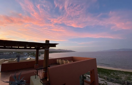 La Ventana House | Beachfront compound built for relaxation and adventure with family and friends