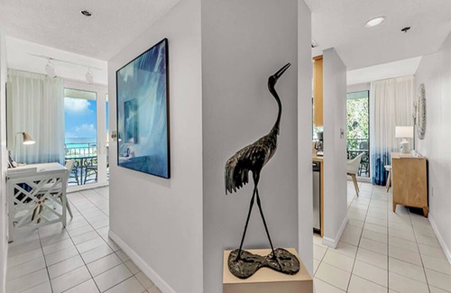 Longboat Key Condo | Beachfront condo in Longboat Key with pool, fitness room, WiFi, & more!