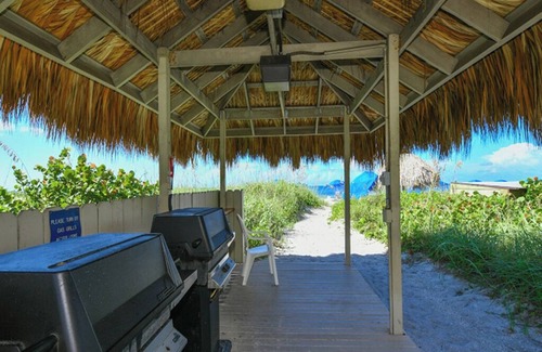 Longboat Key Condo | Beachfront condo in Longboat Key with pool, fitness room, WiFi, & more!