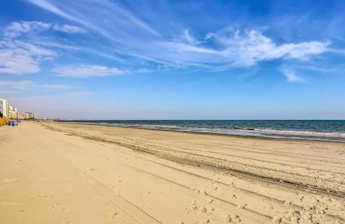 Downtown Myrtle Beach Apartment | Beachfront Condo in Myrtle Beach with Pool Access