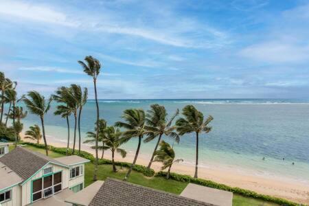 Punaluu House | Beachfront Condo with AC