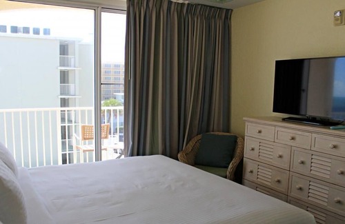 Bostroms House | Beachfront Dream! Three Spacious Units Near Daytona Beach Pier, Pool, Golf