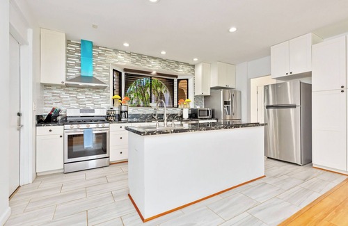 Maili House | Beachfront Family Dream Vacation in Tranquil Home Along the Waianae Coast