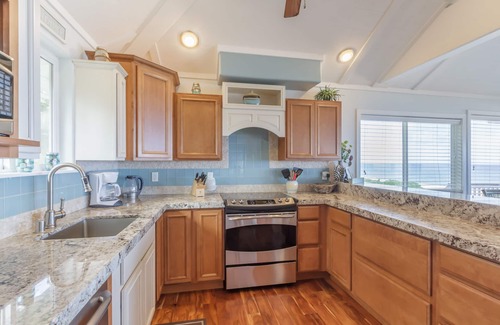 Pupukea Cottage | Beachfront Home at the world famous Banzai Pipeline