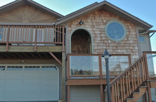 Bayshore House | Beachfront Home Handicap Accessible With Elevator, Hot Tub, Sauna and 2 Masters