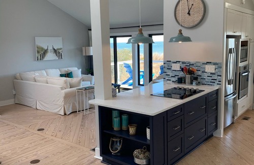 Gwynn House | Beachfront Home on Chesapeake Bay - Gwynn’s Island