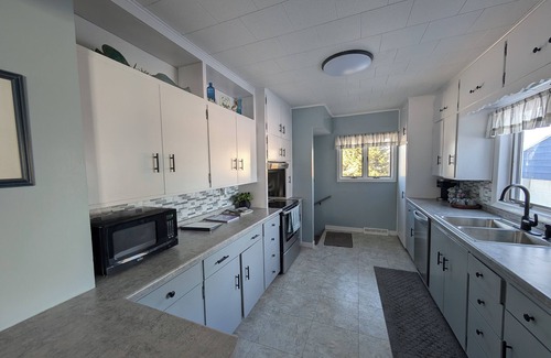 Kewaunee House | Beachfront home with beautiful view! Spacious 4-bedroom in charming Kewaunee.