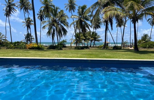 Farol House | Beachfront house in Praia do Forte, with cook