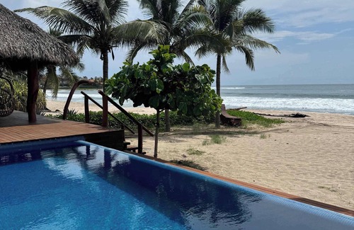 Troncones House | Beachfront in Manzanillo Bay-Lindo Atardecer